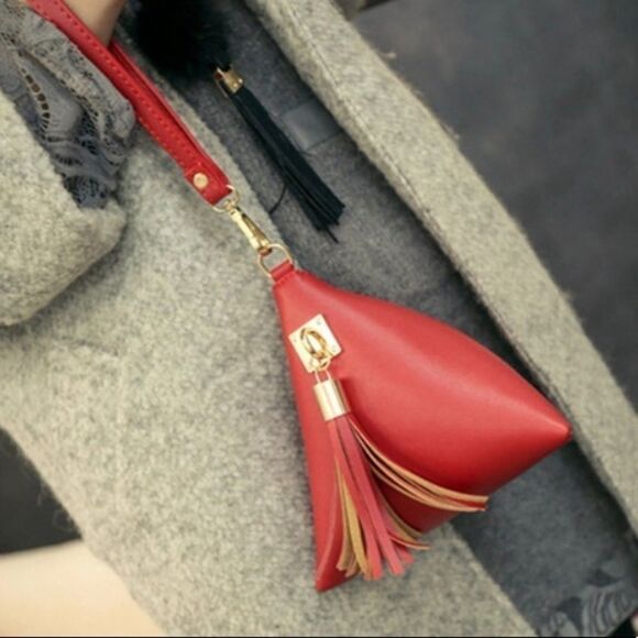 ⭐️Host Pick⭐️ Pyramid Shaped Tassel Leather Wristlet/Clutch - Picture 7 of 15